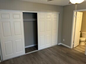 101 Luna Way in Las Vegas, NV - Building Photo - Building Photo
