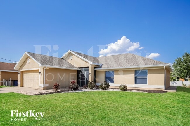 414 Willowbrook Dr in Lehigh Acres, FL - Foto de edificio - Building Photo