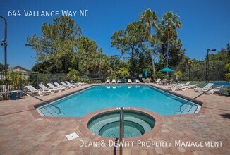 644 Vallance Way NE in St. Petersburg, FL - Building Photo - Building Photo