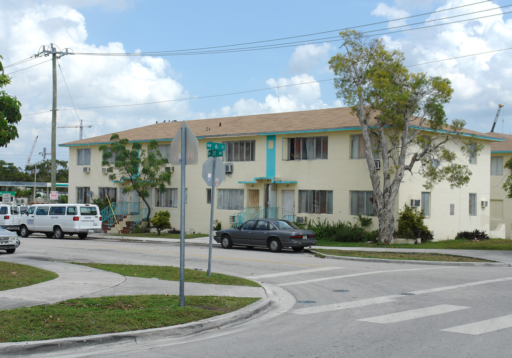 615-617 NW 21st Ave in Miami, FL - Building Photo