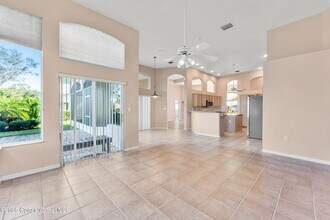 537 Lake Victoria Cir in Melbourne, FL - Building Photo - Building Photo