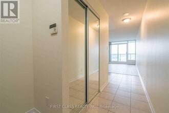 4850 Glen Erin Dr in Mississauga, ON - Building Photo - Building Photo