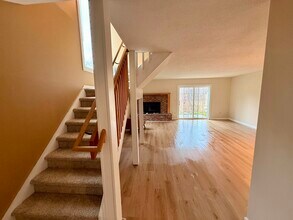 L4 Stonehedge Dr in South Burlington, VT - Building Photo - Building Photo