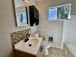 3310 Treehaven Dr, Unit 4 in South Lake Tahoe, CA - Foto de edificio - Building Photo