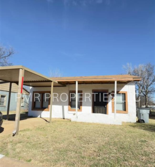 property at 1211 NW Lincoln Ave