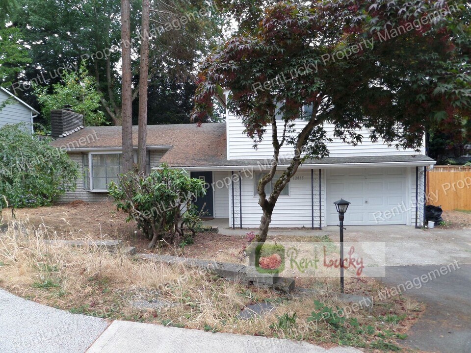 12835 NE 104th St in Kirkland, WA - Building Photo