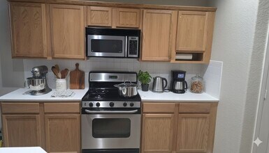 421 Abbey Ln in League City, TX - Building Photo - Building Photo