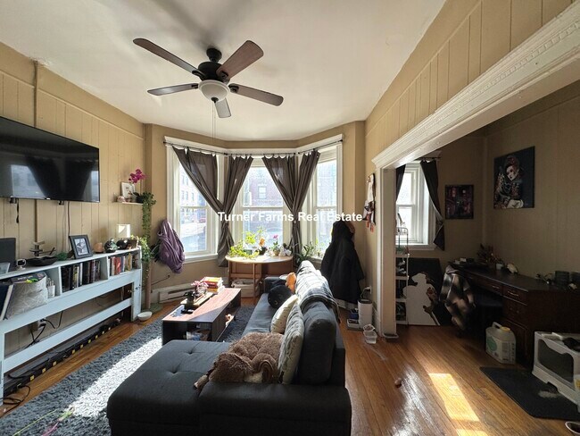 886 Huntington Ave, Unit 3 in Boston, MA - Foto de edificio - Building Photo