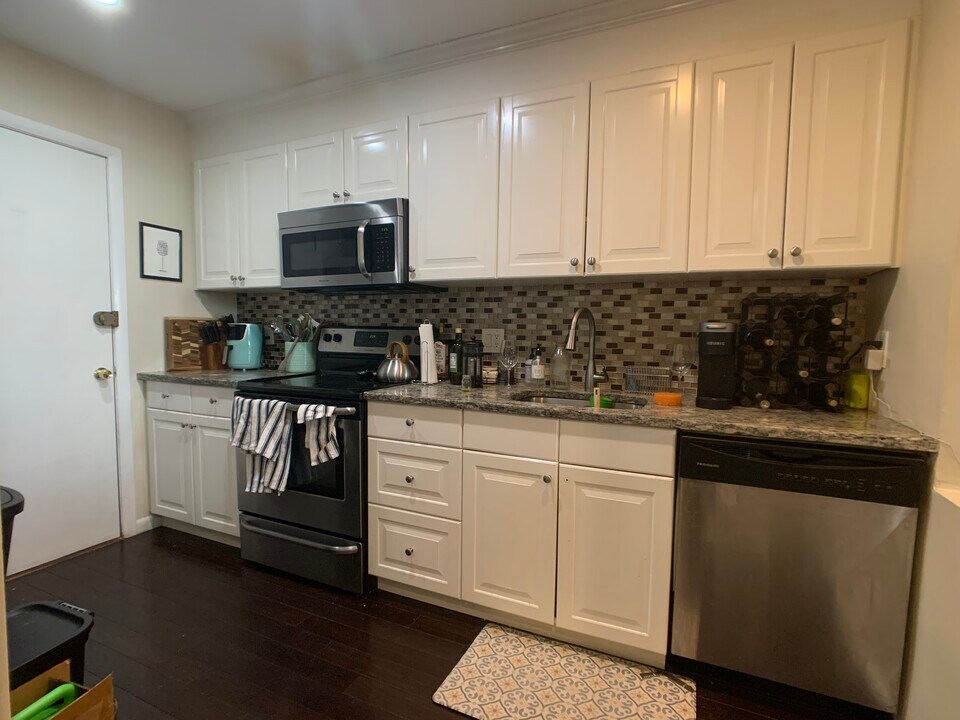 804 Centre St, Unit 1 in Boston, MA - Building Photo