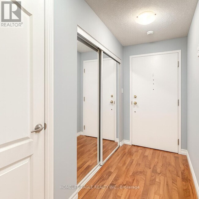 135 James St S in Hamilton, ON - Building Photo - Building Photo