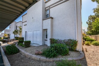 3150 N Soft Breezes Dr in Las Vegas, NV - Foto de edificio - Building Photo