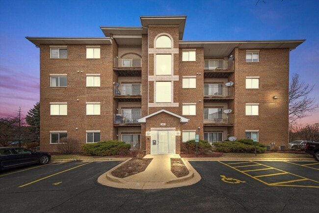 941 N Swift Rd in Addison, IL - Building Photo - Building Photo