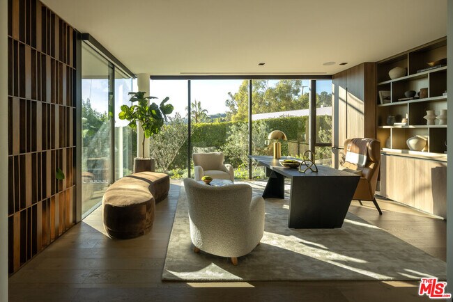 8777 Hollywood Blvd in Los Angeles, CA - Building Photo - Building Photo