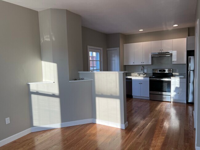 1084 Dorchester Ave, Unit 2 in Boston, MA - Building Photo - Building Photo