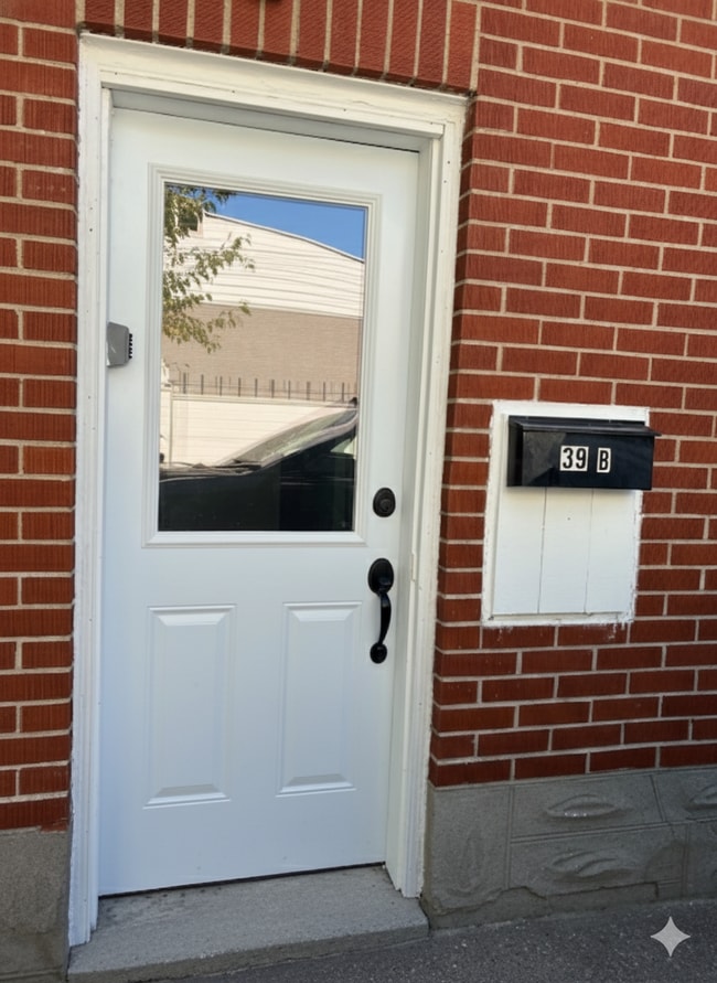 39 Kelvin Ave in Kitchener, ON - Building Photo - Building Photo