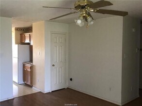 3740 Marielene Cir in College Station, TX - Foto de edificio - Building Photo