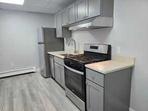 5 Belknap St, Unit 5 in Dedham, MA - Building Photo - Building Photo