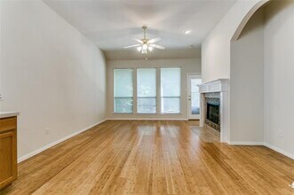 11729 Ficus Dr in Fort Worth, TX - Foto de edificio - Building Photo