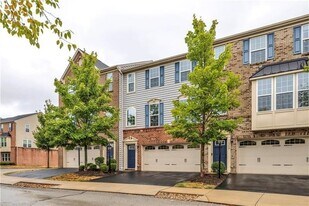 1304 Pointe View Dr in Mars, PA - Building Photo