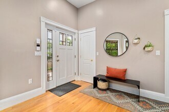175 Harvard St, Unit 1 in Brookline, MA - Building Photo - Building Photo