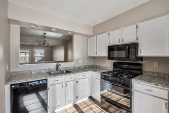 49 Grant Ln in Berlin, NJ - Foto de edificio - Building Photo