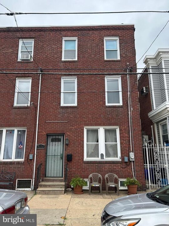 3030 Edgemont St in Philadelphia, PA - Building Photo