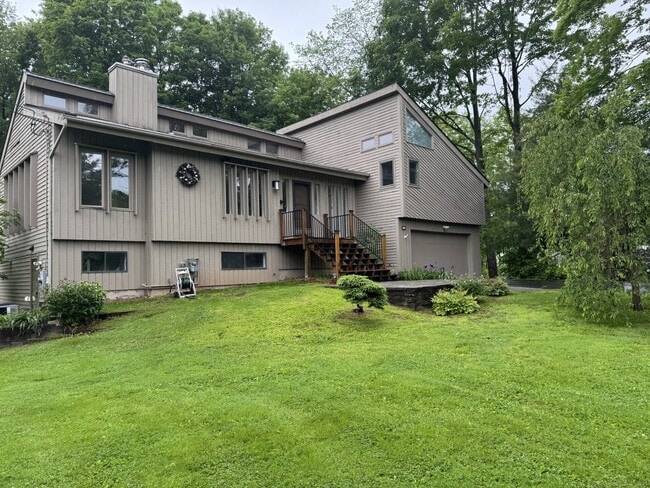 11 Woodruff Rd in Farmington, CT - Building Photo - Building Photo