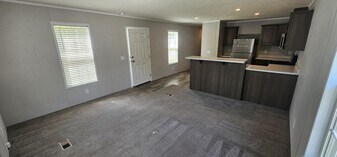 318 Tulip Ln in Belleville, MI - Building Photo