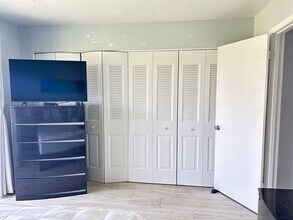 107 Kent St in West Palm Beach, FL - Foto de edificio - Building Photo