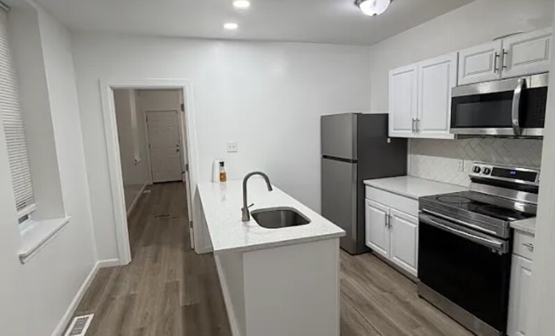 3204 Cecil B. Moore Ave in Philadelphia, PA - Foto de edificio