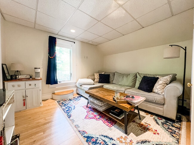 22 Marblehead St, Unit 2 in North Andover, MA - Foto de edificio - Building Photo