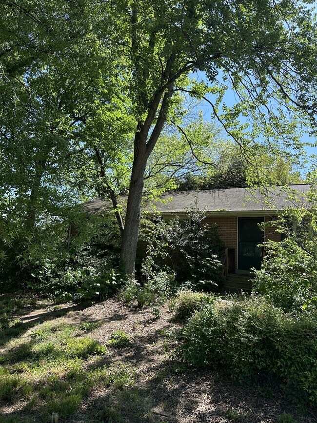 8033 Devlin Rd in Linton Hall, VA - Building Photo - Building Photo
