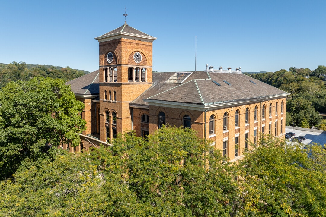 Governor Wolf Apartments in Easton, PA - Building Photo