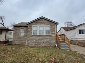 8693 Paige Ave in Warren, MI - Building Photo