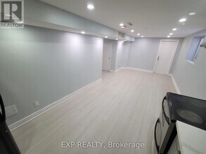 4372 Heathgate Crescent in Mississauga, ON - Building Photo - Building Photo
