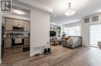 461 Blackburn Dr in Brantford, ON - Building Photo - Building Photo