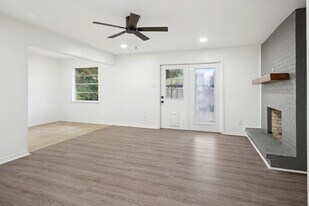 7626 Dentcrest Dr in Dallas, TX - Building Photo