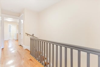 52 Roslyn St, Unit 2 in Salem, MA - Building Photo - Building Photo