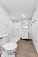 28 W 11th St in New York, NY - Building Photo - Building Photo