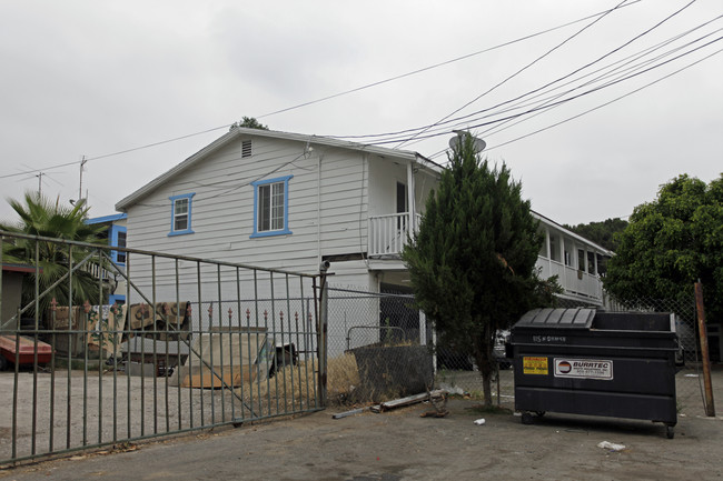 109 N Orange Ave in Rialto, CA - Foto de edificio - Building Photo