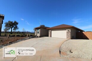 2879 Calaveras Ct in Redding, CA - Building Photo
