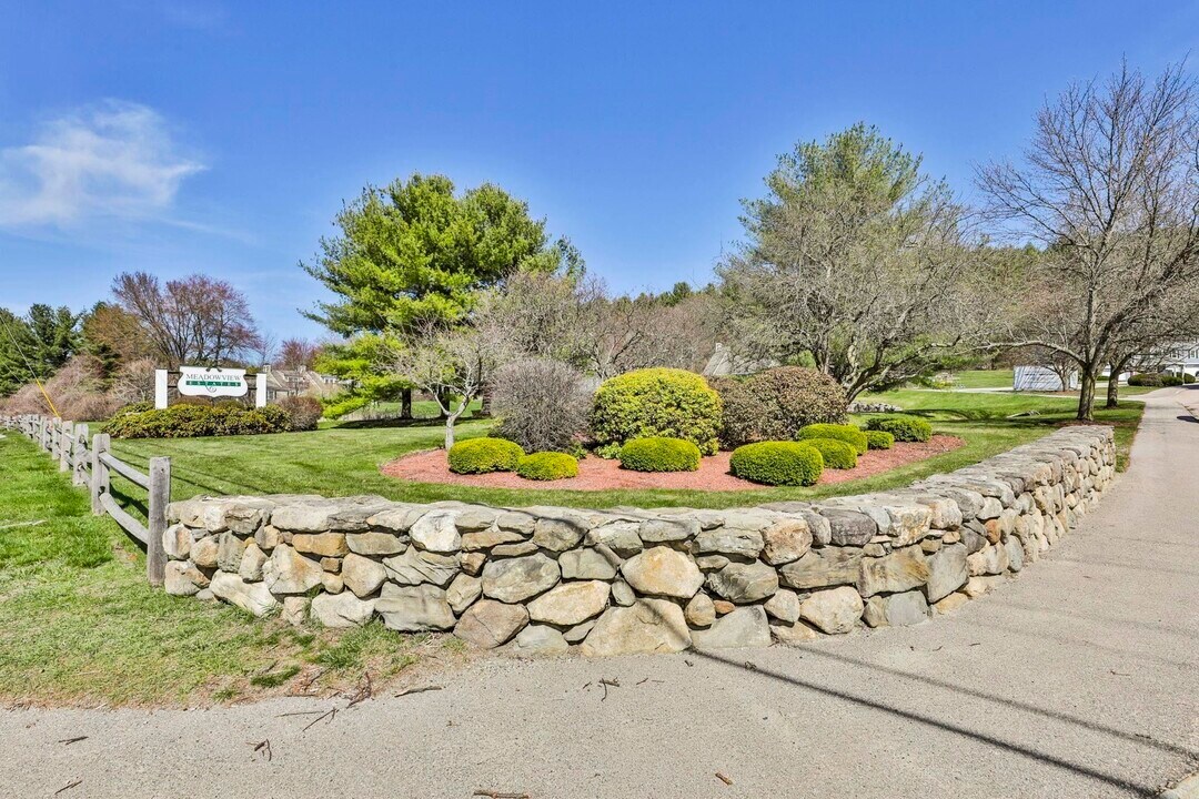 37 Cadogan Way in Nashua, NH - Building Photo
