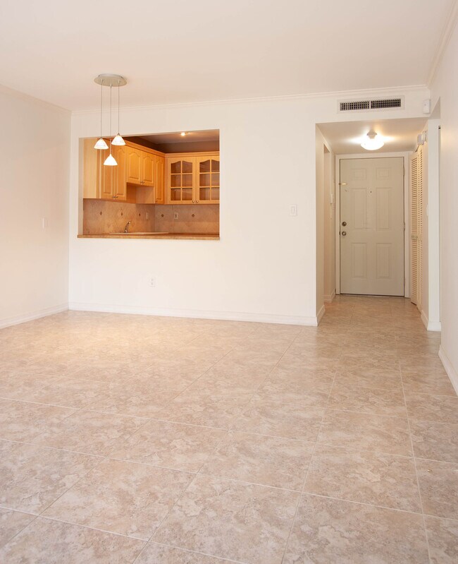 9301 SW 92nd Ave, Unit A-201 in Miami, FL - Foto de edificio - Building Photo