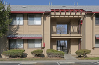 Central Valley I in Los Banos, CA - Foto de edificio - Building Photo