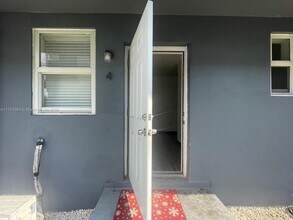 1181 NW 8th Street Rd in Miami, FL - Building Photo - Building Photo