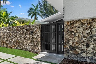 7521 SW 56th St in Miami, FL - Building Photo - Building Photo