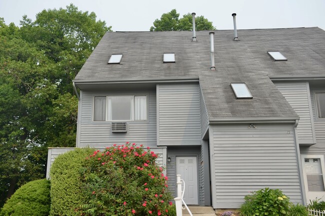 12 Sundance Dr, Unit 12 Sundance in Branford, CT - Foto de edificio - Building Photo