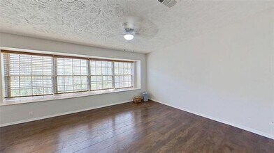 57 W Townhouse Ln in Grand Prairie, TX - Building Photo - Building Photo
