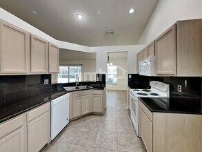 12715 Early Run Ln in Riverview, FL - Foto de edificio - Building Photo