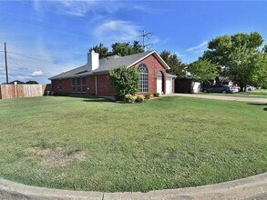 6323 Brookbriar Ct in Arlington, TX - Building Photo - Building Photo